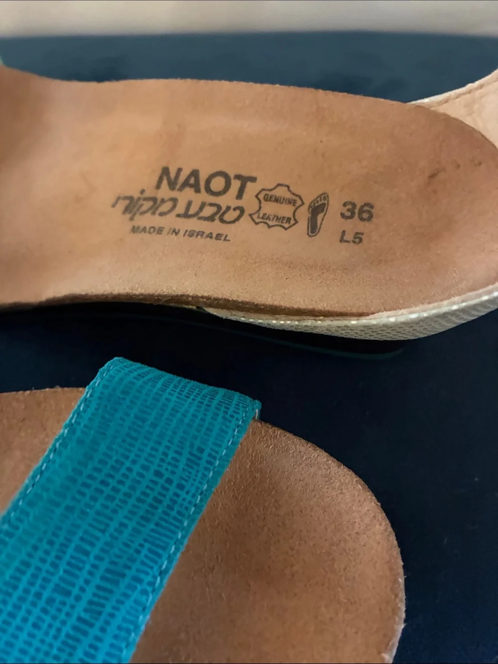 Naot low wedge
